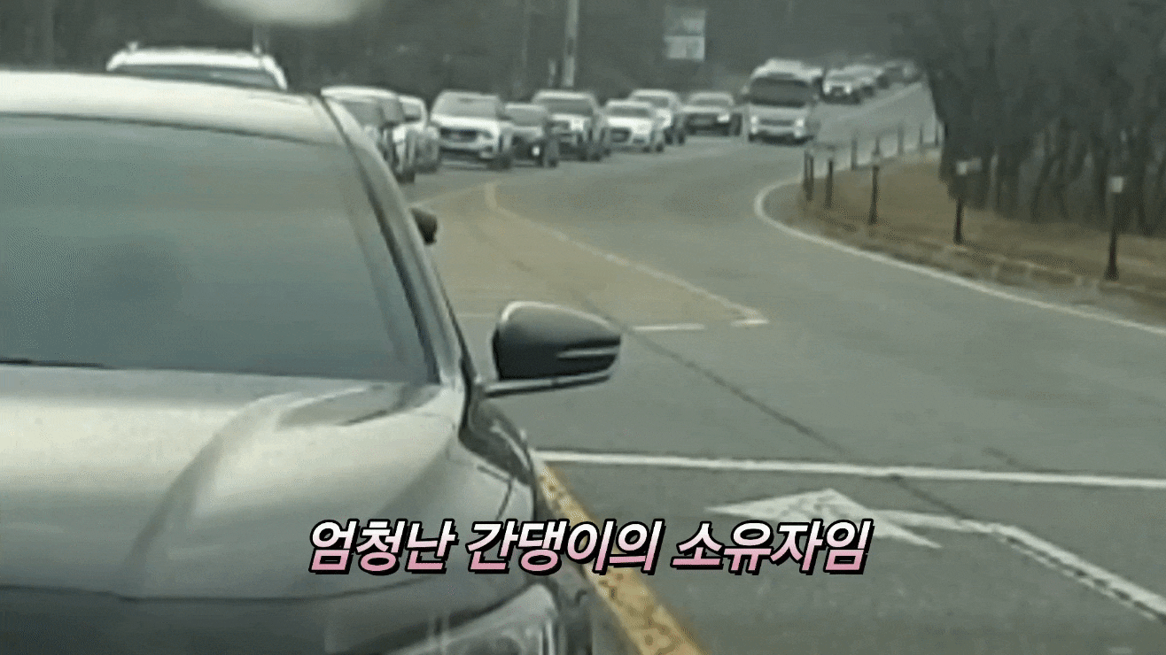 중앙선을 침범해 역주행하는 승합차를 찍은 블랙박스 영상을 빨리감기한 영상. /온라인 커뮤니티
