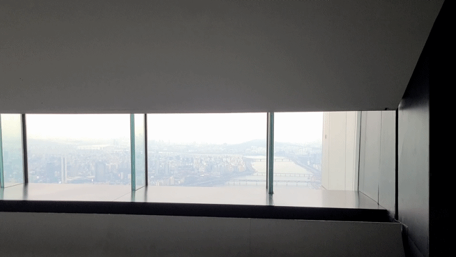 117층 오프닝 영상이 끝난 후 펼쳐진 서울 전경 /사진= 지선우 기자