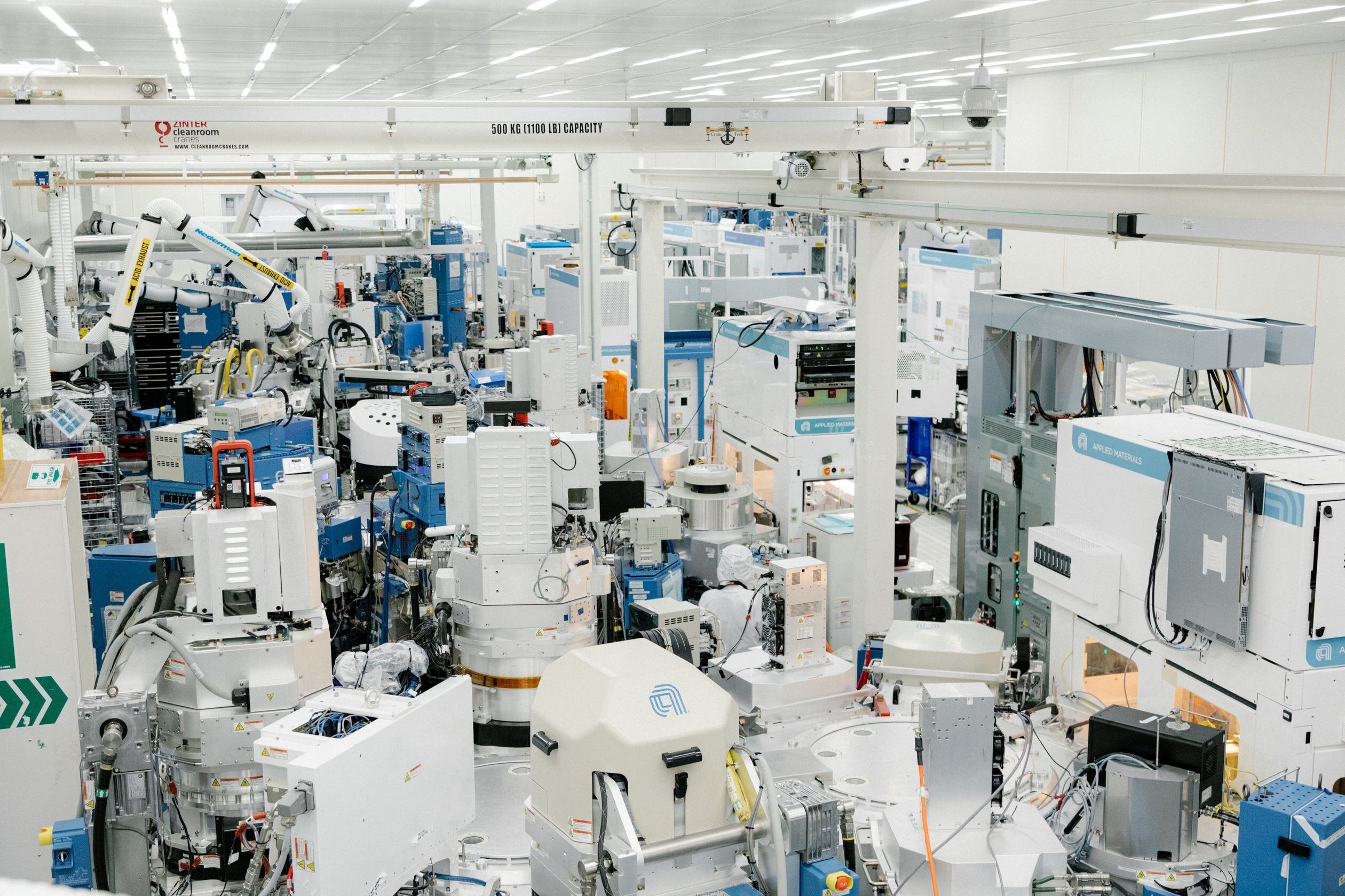 AI 열풍에 주가 천장 뚫는 글로벌 반도체 장비업체들