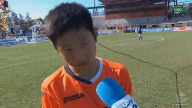 4대0 패배에 울면서 말을 잇지 못하는 12살의 이강인. 〈출처=유튜브 'soo baeksang'〉