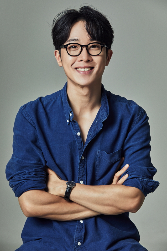 윤우스튜디오 이미지