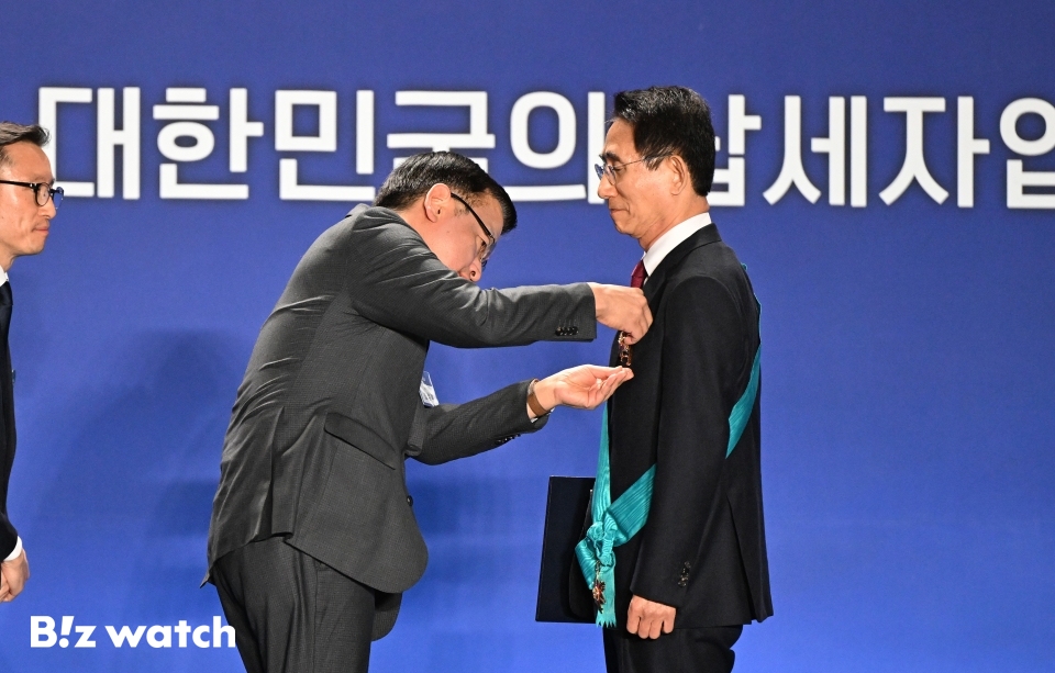 금탑 이미지