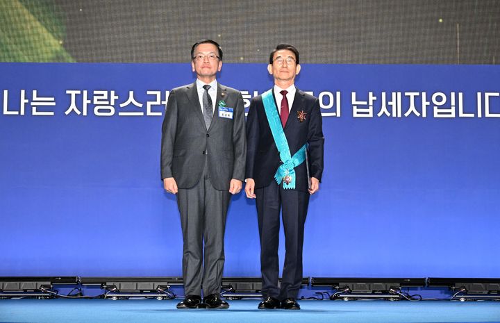 금탑 이미지