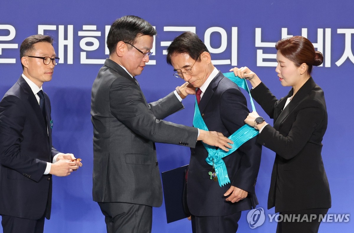 금탑 이미지