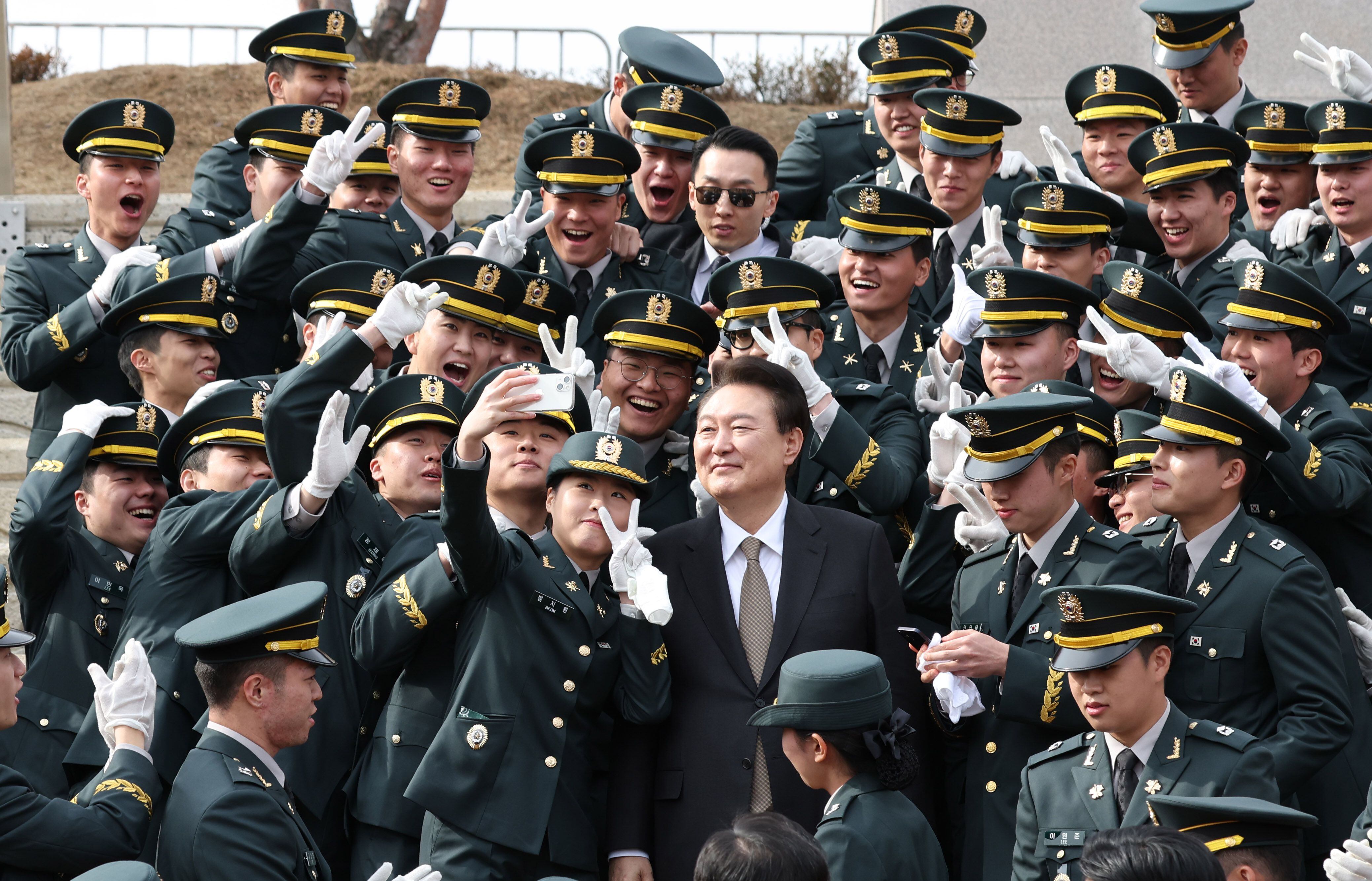 초급장교 확보난에... 尹대통령, ROTC 임관식 찾아 “지원 아끼지 않겠다”