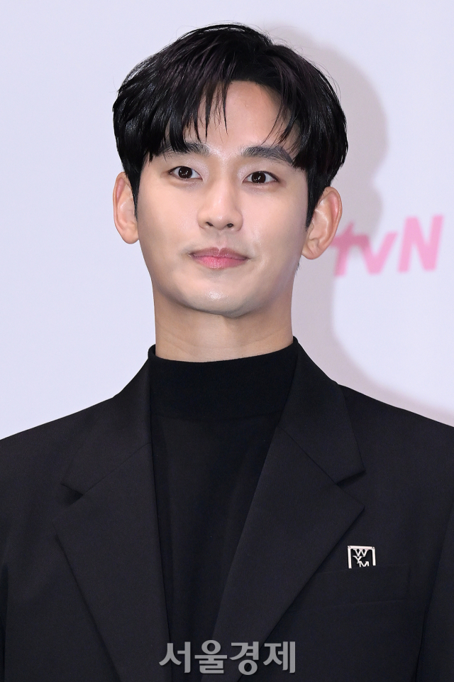 눈물의 여왕 김수현 3년만 복귀 첫 부부 역할·처가살이 끌려 Se★현장