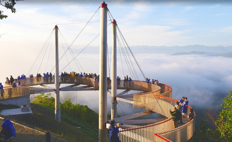 운카이 테라스 클라우드 워크. 호시노 리조트 토마무 제공