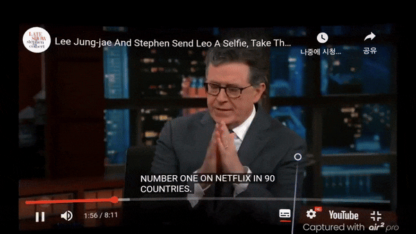 엑스리얼 에어2 프로로 유튜브를 시청하는 모습./김민국 기자