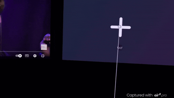 엑스리얼 에어2 프로로 멀티태스킹을 하는 모습./김민국 기자