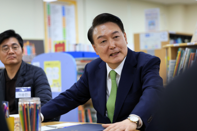 고물가에 尹지지율 3%P 하락···與 “文정부 소주성 탓”