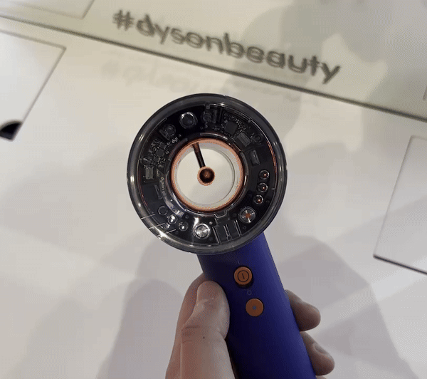 다이슨 슈퍼소닉 뉴럴 헤어드라이어 (사진=지디넷코리아 신영빈 기자)