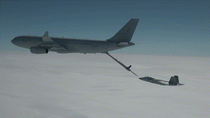 KF-21 시제5호기가 19일 남해 상공에서 공중급유에 성공했다.[방사청 제공]