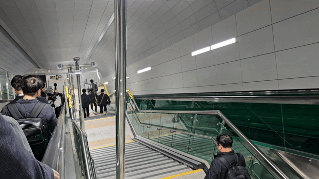 GTX 수서역 승강장으로 내려가는 구간 (속도 2배속)/촬영=채신화 기자