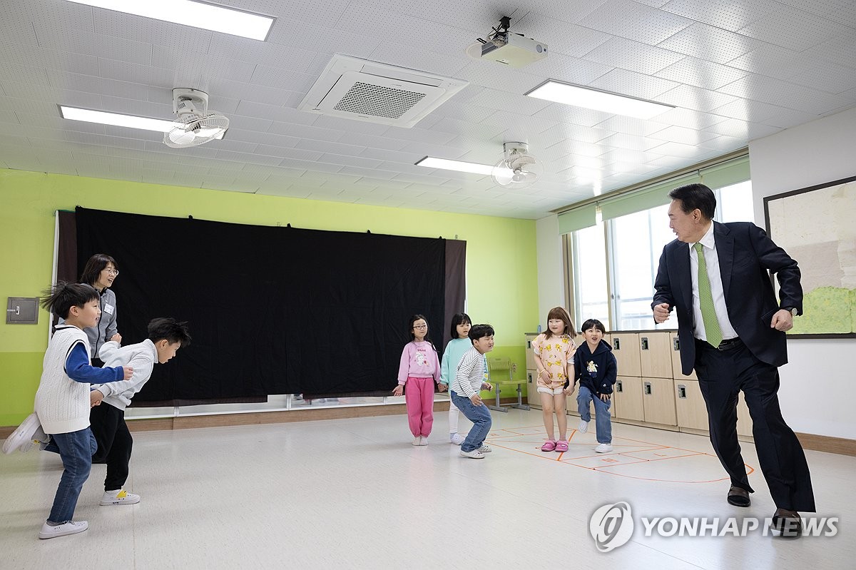 술래잡기 이미지