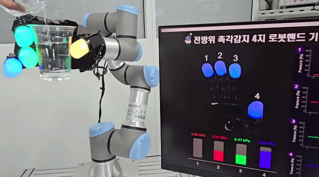 ETRI 연구진이 개발한 로봇손이 쥐고 있는 컵에 물을 붇고 있는 모습. 무게가 늘어나도 안정적으로 컵을 잡고 있다.[ETRI 제공]
