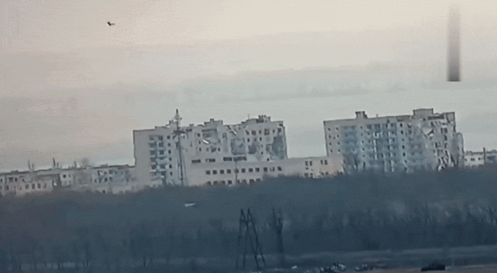 최근 도네츠크주 인근 크라스노호리브카 주거지역에 떨어지는 FAB-1500의 모습