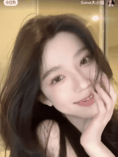 중국의 한 인플루언서가 SNS를 통해 화장품을 홍보하는 모습. 영상=샤오홍슈 캡처