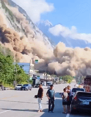 대만 강진으로 산사태가 발생한 모습. X 캡처