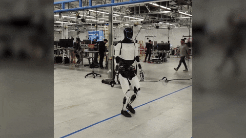 24일 일론 머스크 테슬라 CEO가 자신의 엑스에 공개한 휴머노이드 로봇 '옵티머스'. /엑스
