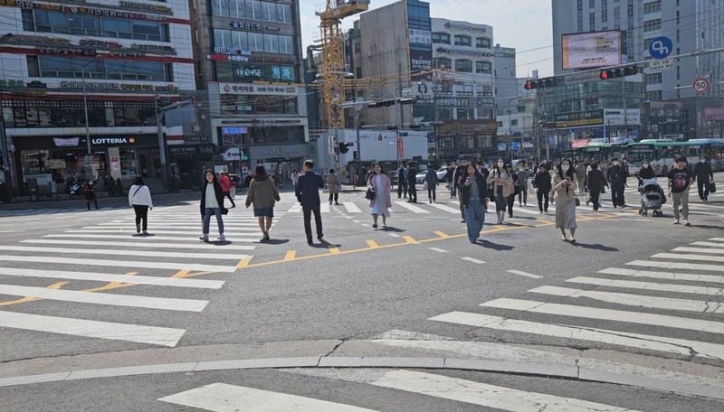 '엉망진창' 구로디지털단지역 앞 교차로, 'X자 횡단보도' 신설해 보행환경 개선
