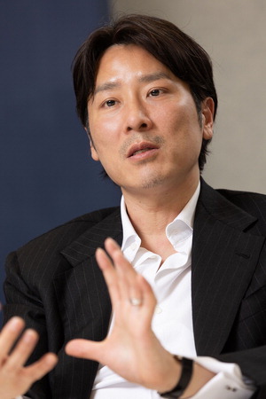 알바레즈앤마살 이미지