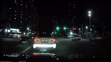 구급차와 A씨가 몰던 BMW 차량이 충돌하는 모습 (사진=온라인)