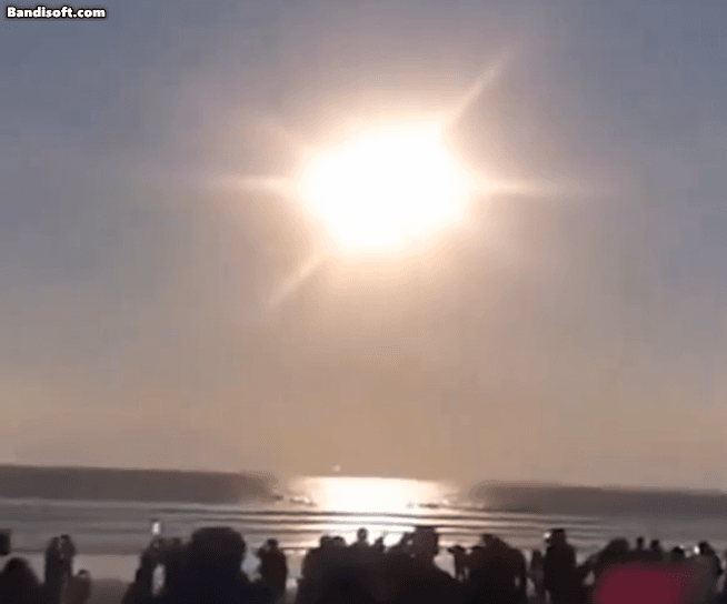 칠레의 한 해변가에서 촬영된 개기일식 현상. [엑스 캡처]