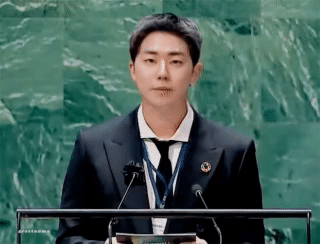 9일 본보 기자가 한 텔레그램 채널에 의뢰해 제작한 영상. 2018년 9월 방탄소년단(BTS)의 리더 RM이 미국 뉴욕 유엔본부 신탁통치이사회 회의장에서 열린 유니세프의 행사에서 연설한 원본 영상에 기자의 얼굴이 들어가있다. 손준영 기자 hand@donga.com