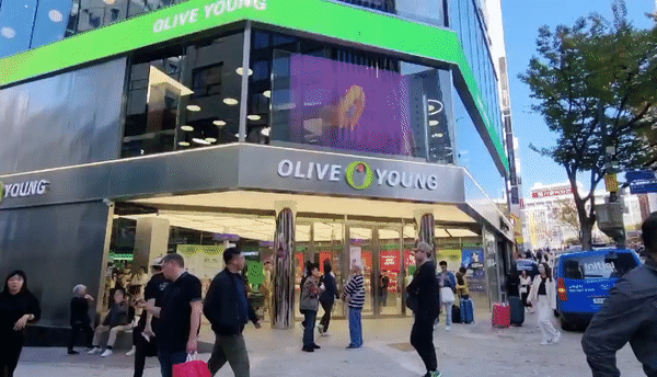 CJ올리브영 명동타운 전경