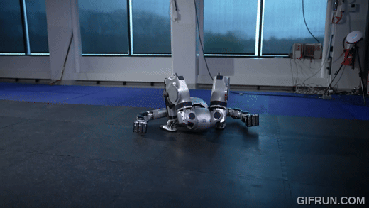 보스턴다이내믹스가 17일(현지시간) 전동식의 새 '아틀라스' 휴머노이드 로봇을 공개했다. (사진=보스턴다이내믹스)