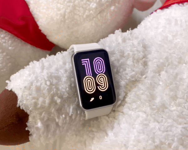 갤럭시핏3은 AOD 기능을 지원해 사용하지 않을 때 화면이 절전 모드로 바뀐다./영상=백유진 기자 byj@