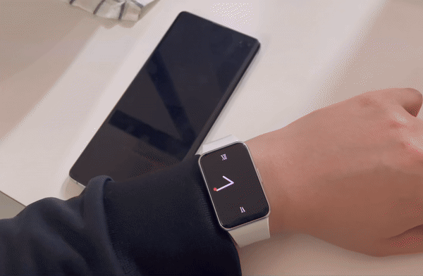 갤럭시핏3은 갤럭시워치처럼 전화 수신을 할 수는 없다. 통화 종료와 메시지 전달만 가능했다./영상=백유진 기자 byj@