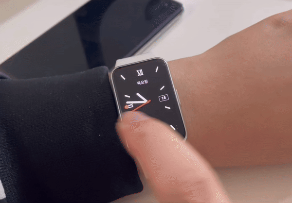 갤럭시핏3은 갤럭시워치처럼 문자를 보낼 수는 없다. 정해진 메시지만 선택해 보낼 수 있다./영상=백유진 기자 byj@