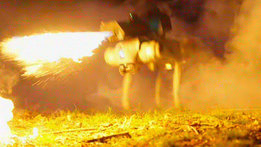 뛰어다니며 화염방사기를 쏘고 있는 로봇 강아지. /쓰로우플레임 유튜브