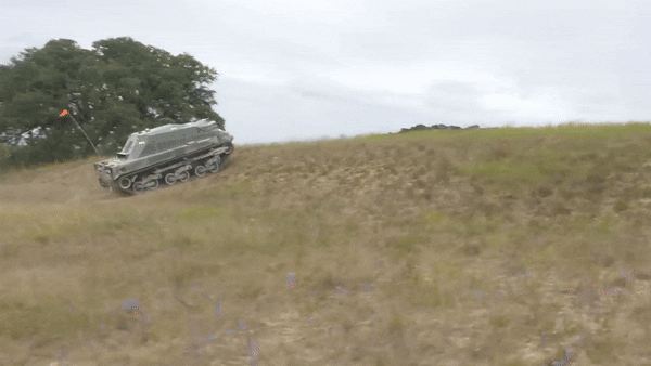 이 탱크는 약 24평방km의 복잡한 지형 내에서 자율주행 이동을 시연했다. (영상=DARPA