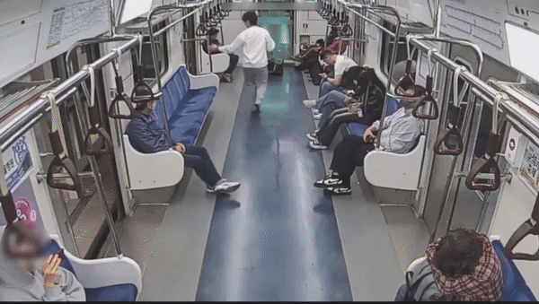 서울경찰청 지하철경찰대는 지난 17일 50대 남성 A씨를 여행객이 전동차 안에 두고 간 여행가방을 들고 간 혐의(점유이탈물횡령)로 검거했다고 26일 밝혔다. 지하철경찰대 제공