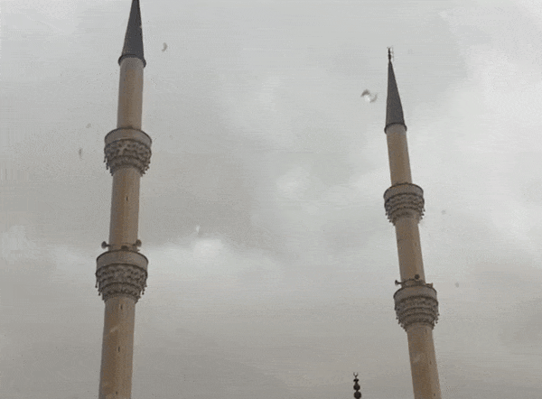 20일(현지시간) 튀르키예(터키) 중북부 도시에 강풍이 불어 첨탑이 무너지는 모습. 사진=아큐웨더 유튜브 캡처/아나돌루통신