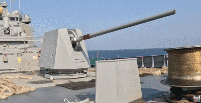 정조대왕함의 방어수단이자 다양한 표적을 타격할 수 있는 5인치 함포. /유튜브 HD현대중공업