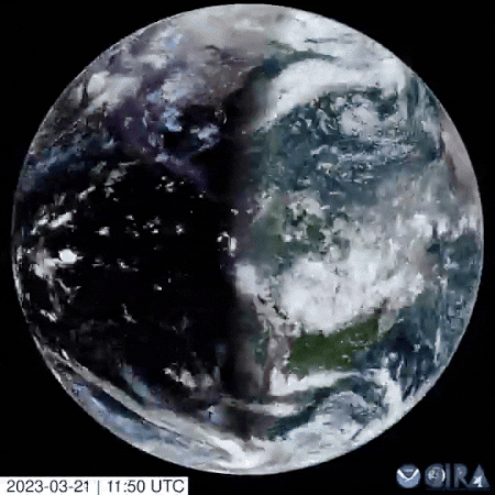 1년 간의 지구의 계절변화를 보여주는 위성 사진이 공개됐다. (출처=NOAA)