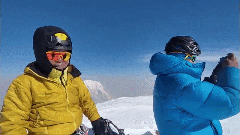 히말라야 미답봉 원정에 나선 엄홍길 대장이 쥬갈 히말라야 정상 등정에 성공한 모습. /쥬갈 히말라야 원정대