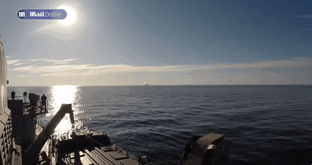잠수함에서 시험 발사되고 있는 러시아의 불라바 잠수함발사탄도미사일(SLBM)