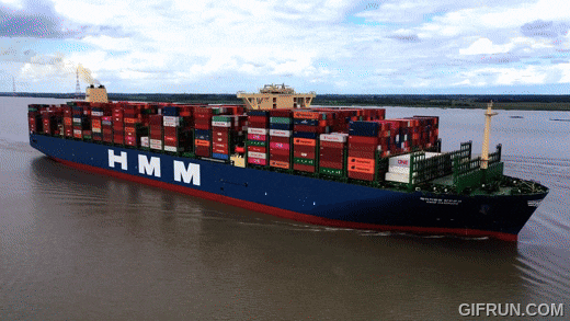 HMM의 초대형 컨테이너선 함부르그호가 항해하고 있다. /HMM 유튜브 캡처