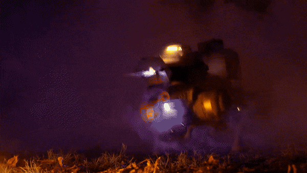 미국에서 지난달부터 온라인 판매를 시작한 화염방사기 장착 로봇 개 '써모네이터'. 사진=쓰로우플레임 유튜브 캡처