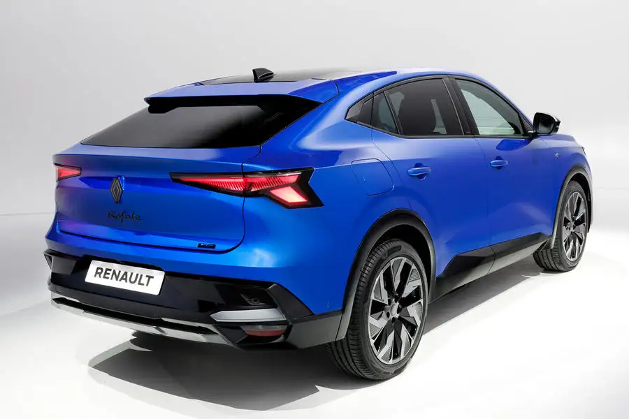 雷诺推出全新SUV Rafale，首款AWD和PHEV版本引发网友热议(图2)