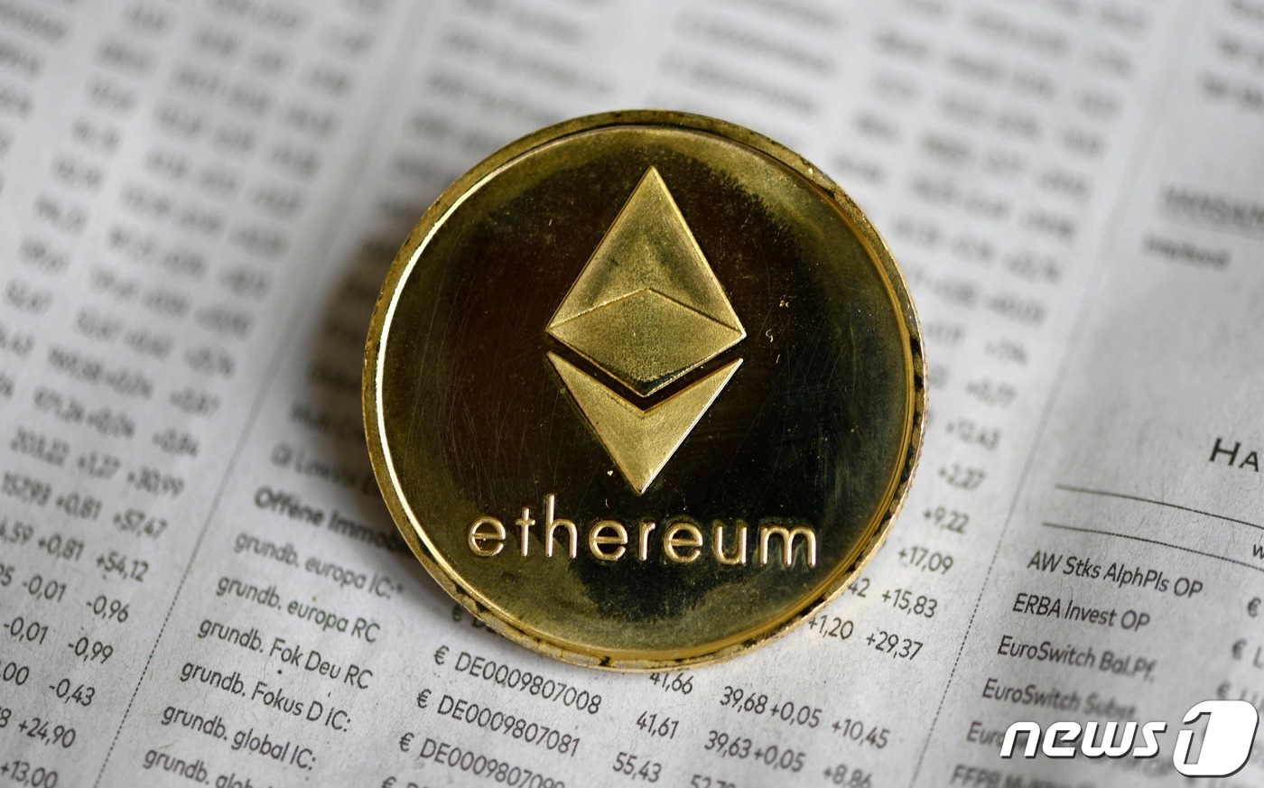 이더리움, SEC ETF 승인 소식에 2% 상승…3800달러 돌파(상보)