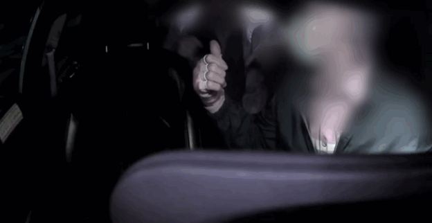 만취 승객이 택시 운전사를 폭행하는 모습. 〈영상=JTBC '사건반장'〉