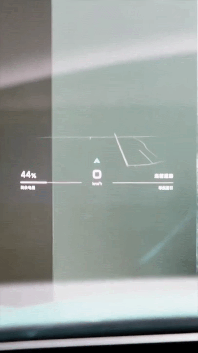 레이쥔 샤오미 회장이 샤오미의 전기차 ‘SU7’을 운전하고 있다. [유튜브(@SparrowsNews) 갈무리]