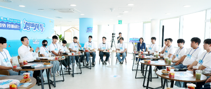 청년장보고 이미지