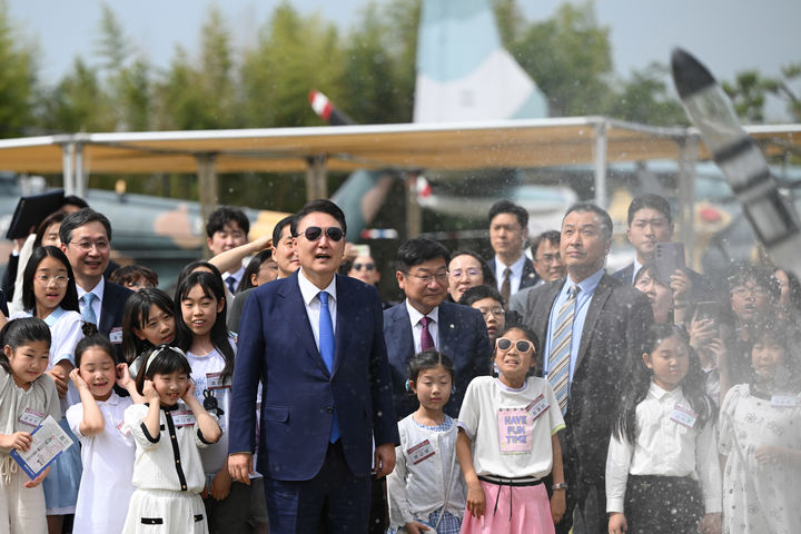 우주간판 이미지