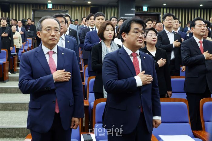 갈팡질팡 이미지